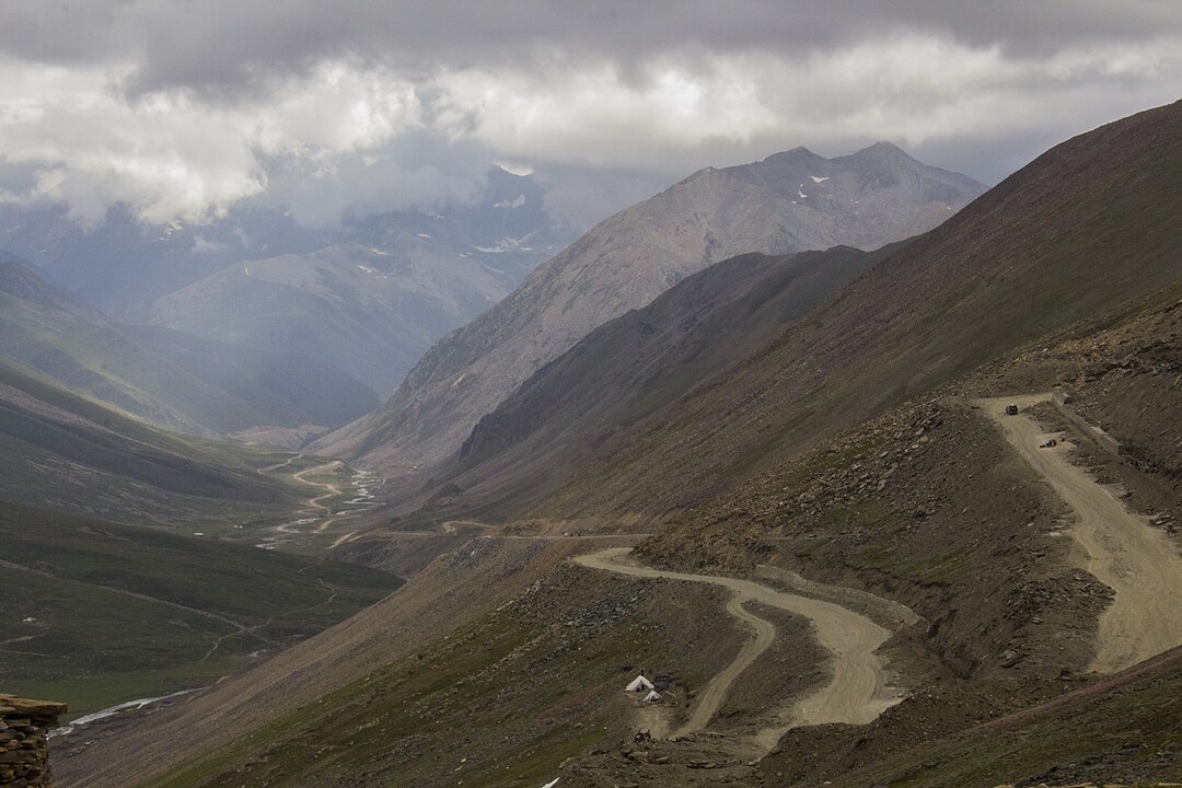 1080px-View_from_Babusar_top_3