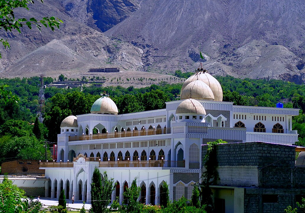 1032px-The_Central_Imaamia_Mosque_Gilgit_City,_GB