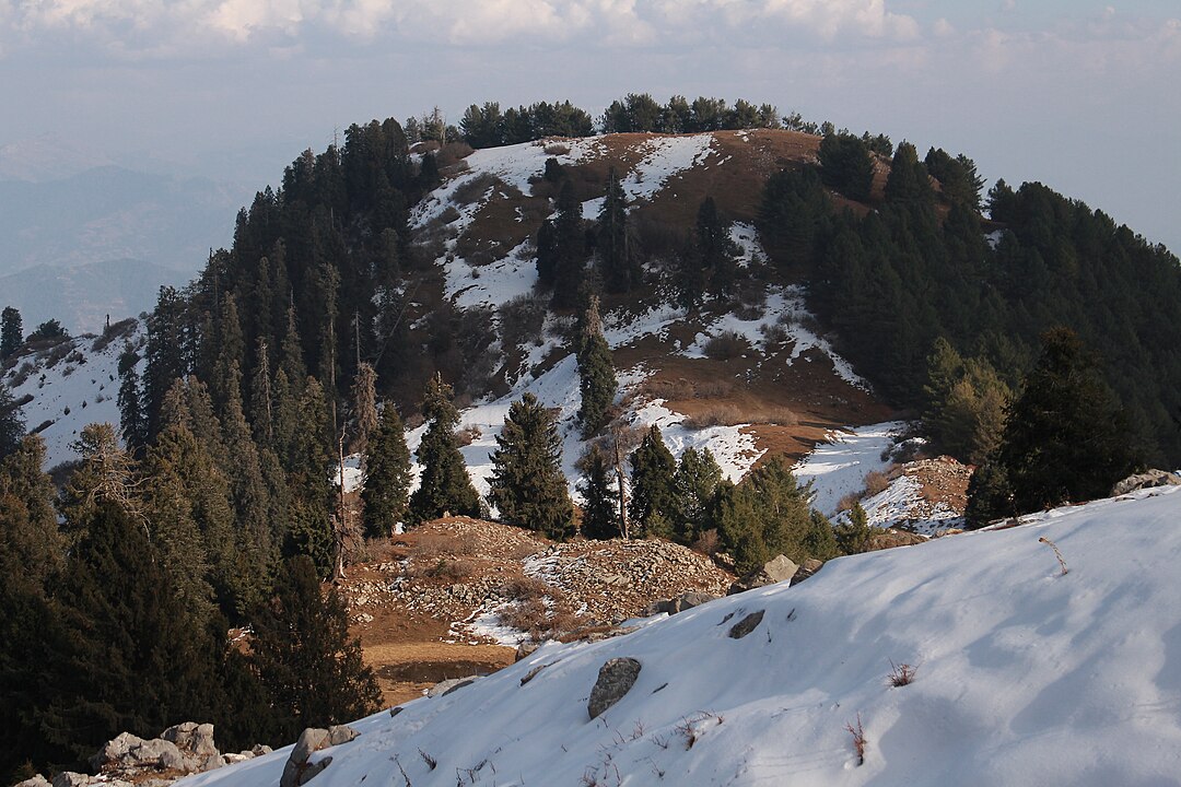 1080px-Snowy_Mountains_of_Mukshpuri_-_Nathia_gali