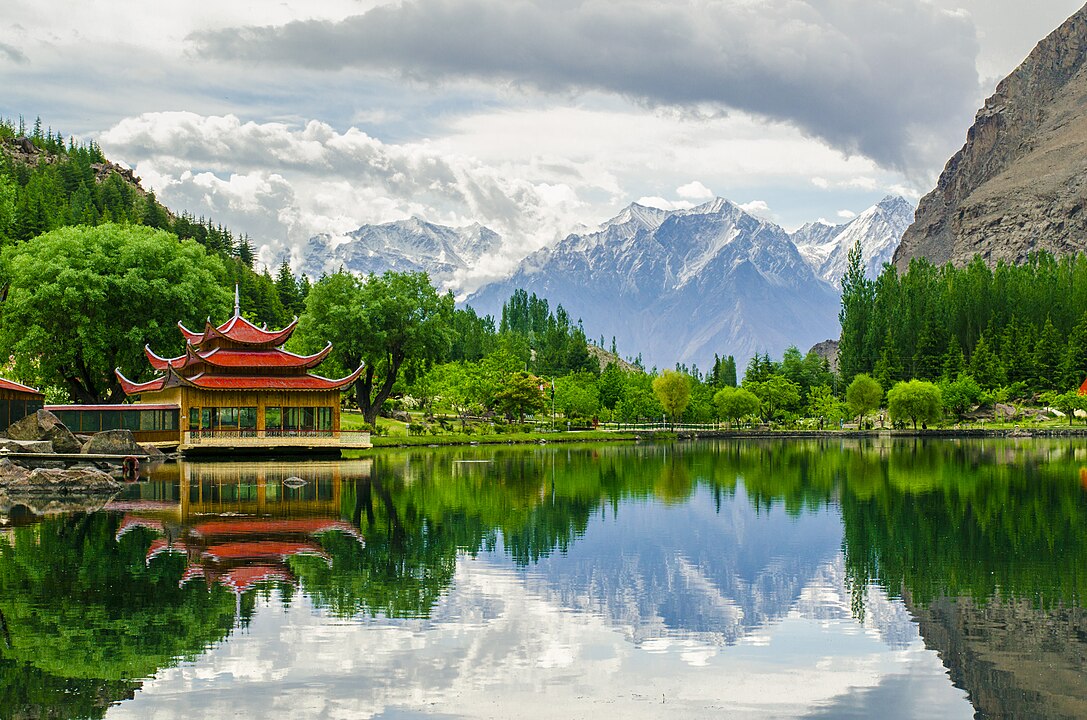 1087px-Shangrila,_Lower_Kachura_Lake